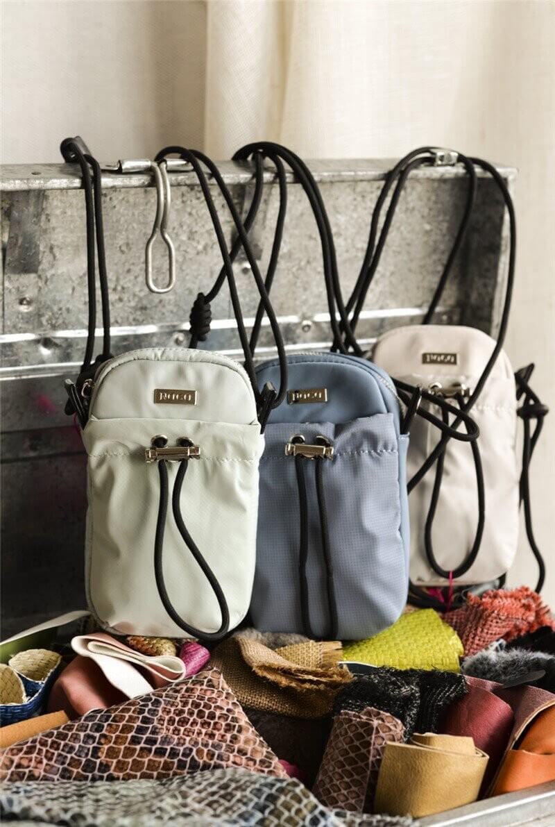 MOCHILAS Y BOLSOS - Porta